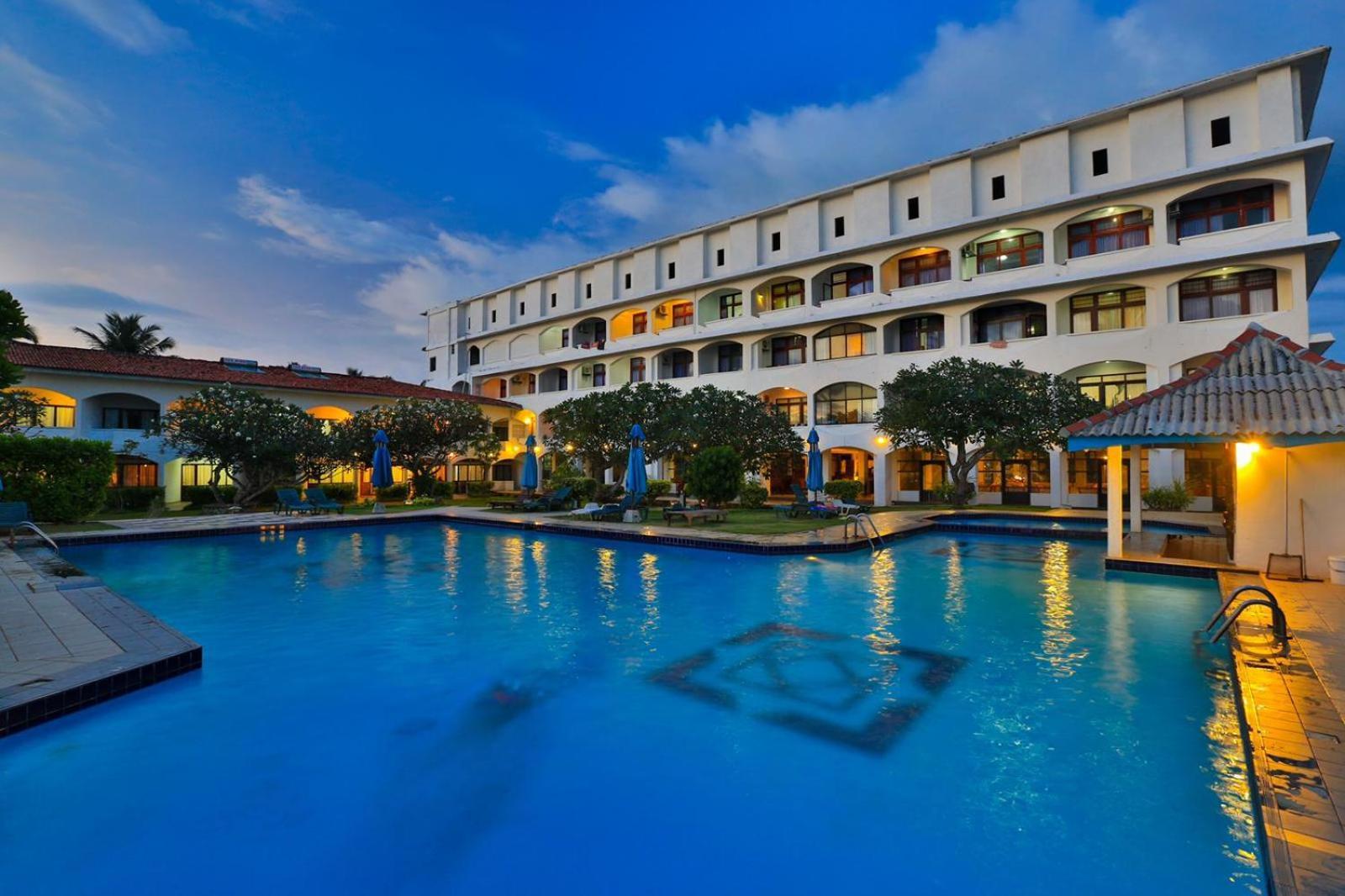 Hotel Lanka Super Corals Хикадува Екстериор снимка
