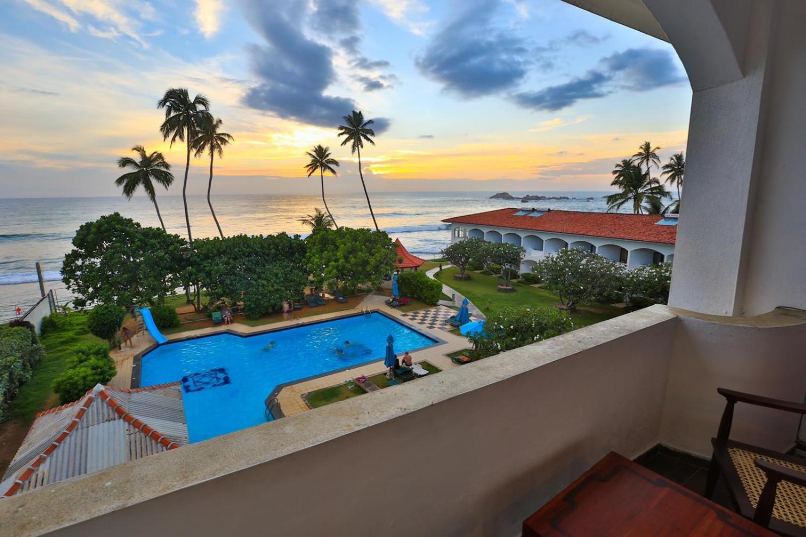 Hotel Lanka Super Corals Хикадува Екстериор снимка
